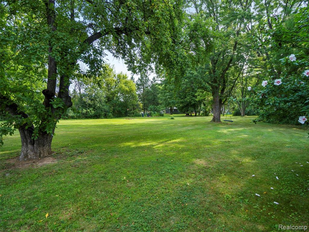 8497 Hickory Hill Drive, Grand Blanc, MI 48439 — Photo 36
