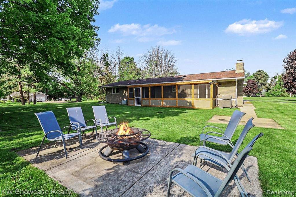 2572 Ridge Road, White Lake, MI 48383 — Photo 31