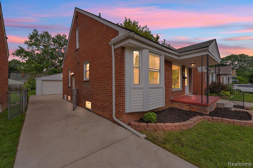 10015 Marion, Redford, MI 48239 — Photo 6