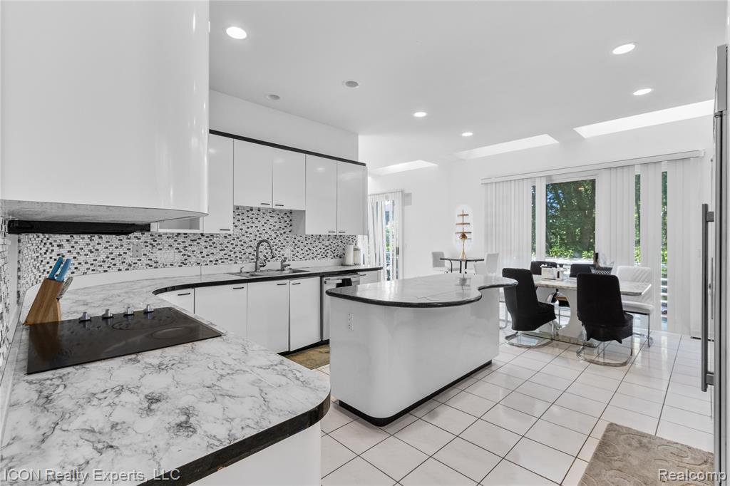 5727 Royal Wood, West Bloomfield, MI — Photo 10