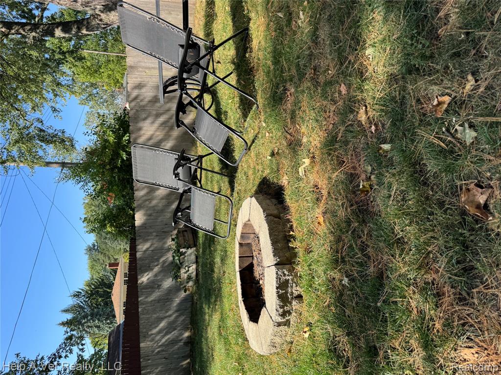 911 Newport Drive, Fenton, MI 48430 — Photo 6