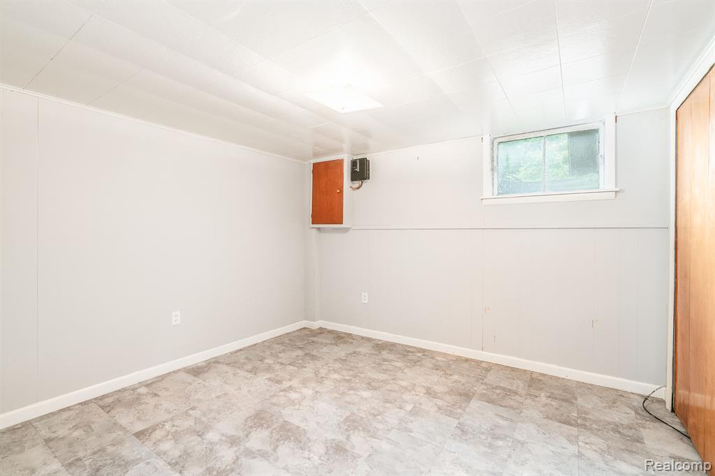 611 N IVANHOE Avenue, Ypsilanti, MI 48198 — Photo 29