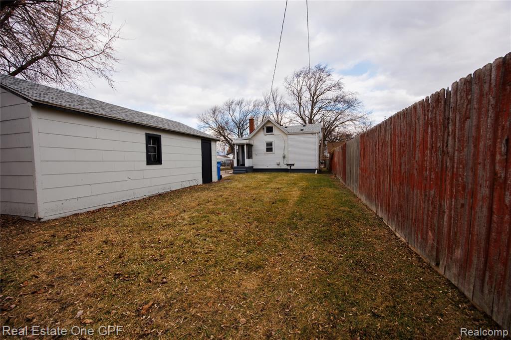 8242 Maxwell Avenue, Warren, MI 48089 — Photo 4