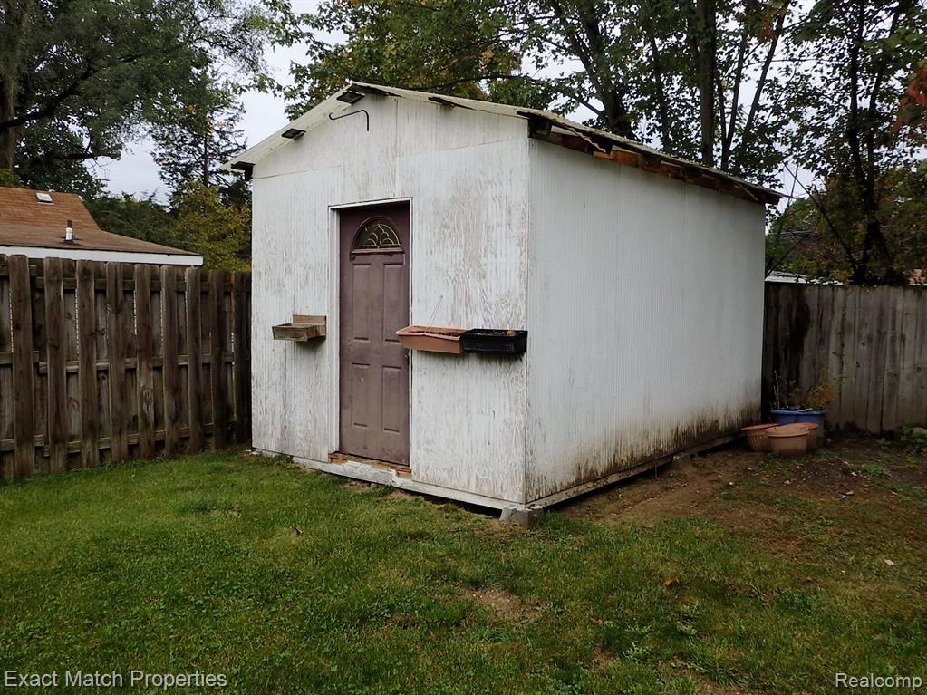 409 LAKEVIEW Street, Holly, MI 48442 — Photo 8