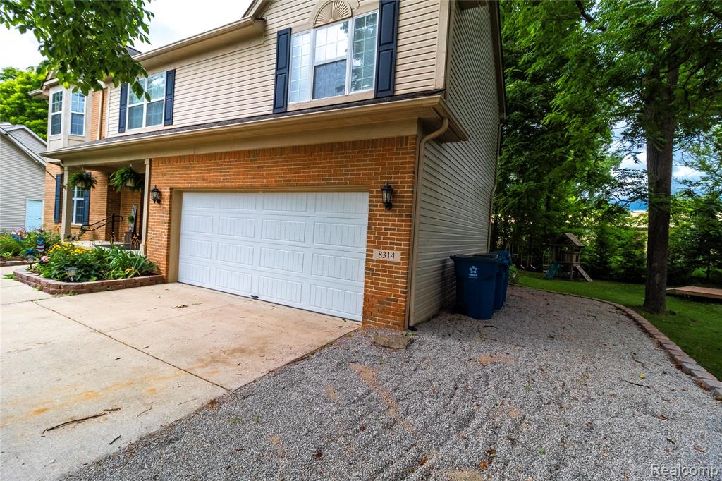 8314 Mill Pointe Court, Goodrich Vlg, MI — Photo 53