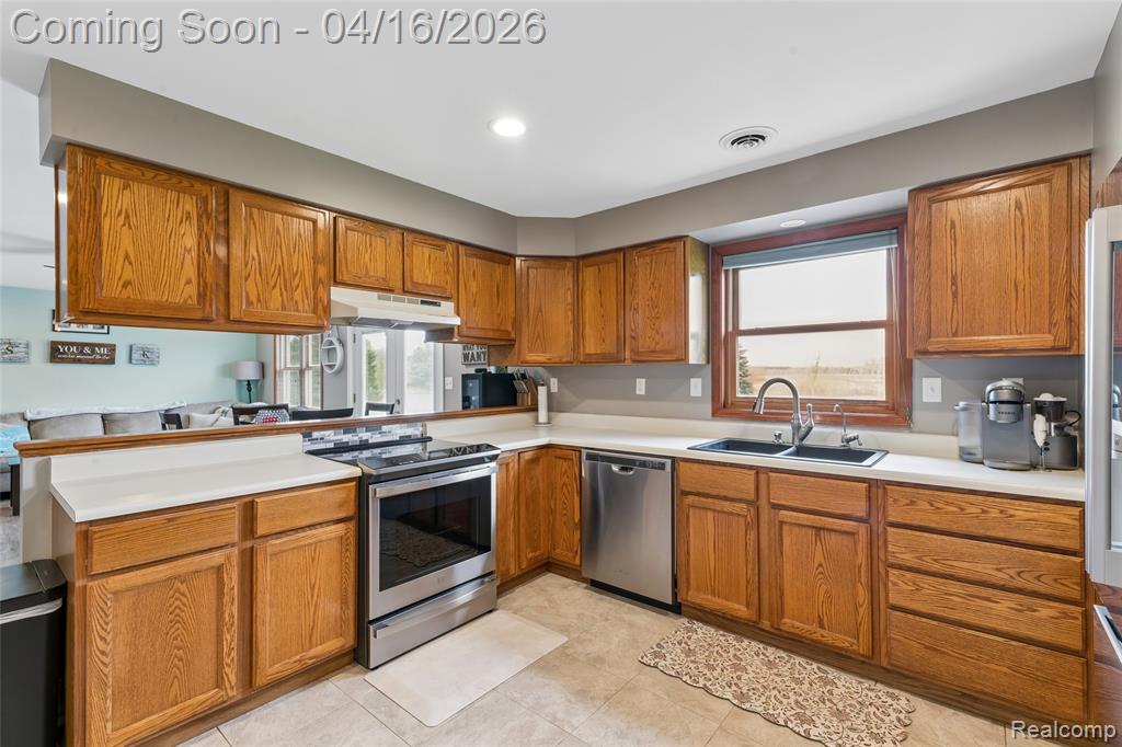 12420 Kipp Road, Goodrich Vlg, MI — Photo 17