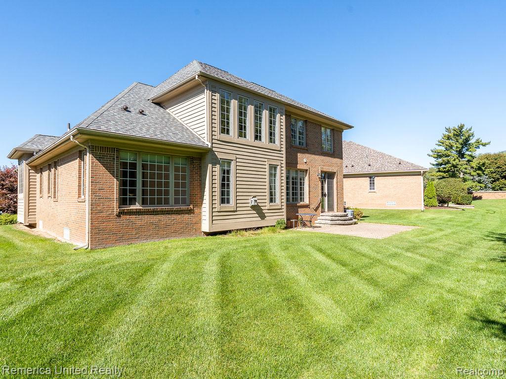 7429 Pine Vista Drive, Brighton, MI 48116 — Photo 8