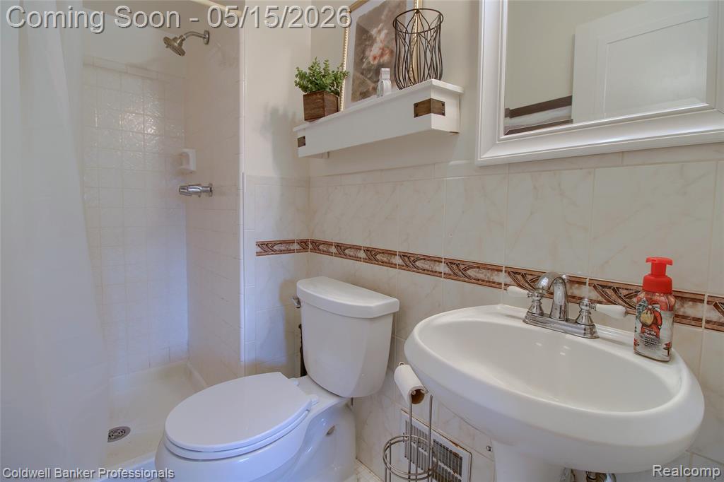 5866 Willow Creek Drive, Canton, MI 48187 — Photo 17