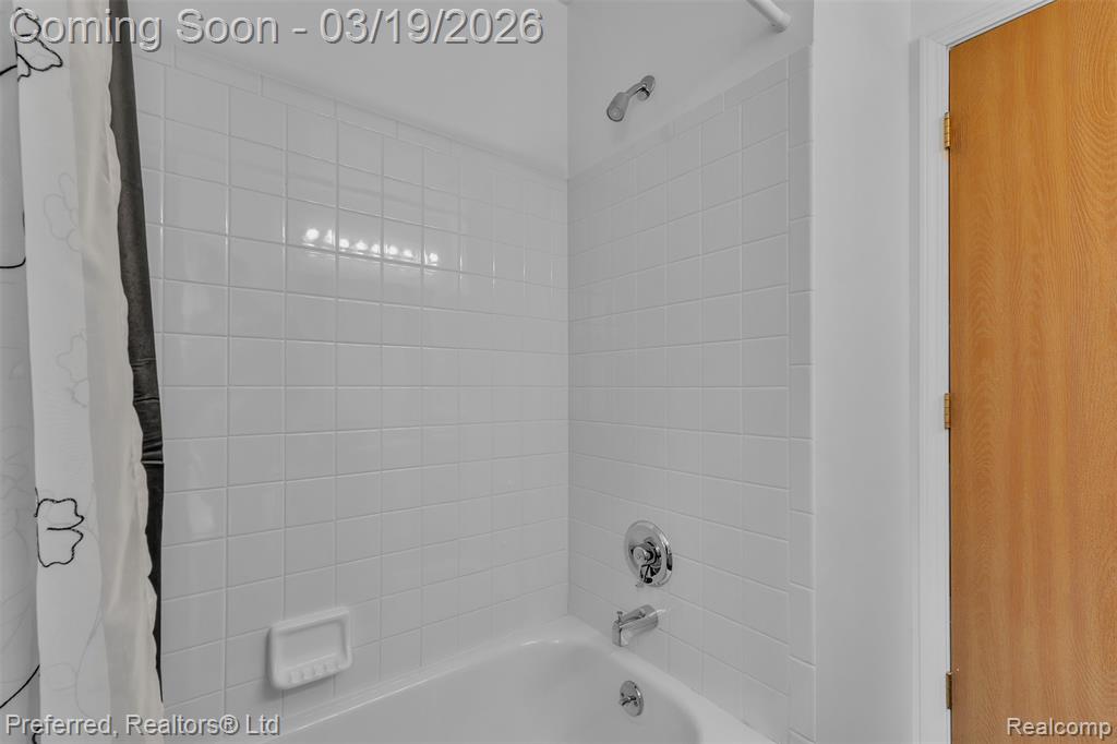 42751 Lilley Pointe Drive, Canton, MI 48187 — Photo 28
