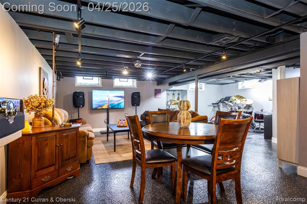 22803 Manning Street, Farmington, MI 48336 — Photo 31