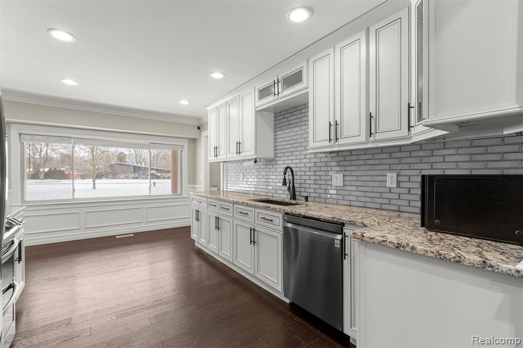41925 South Drive, Canton, MI 48188 — Photo 11