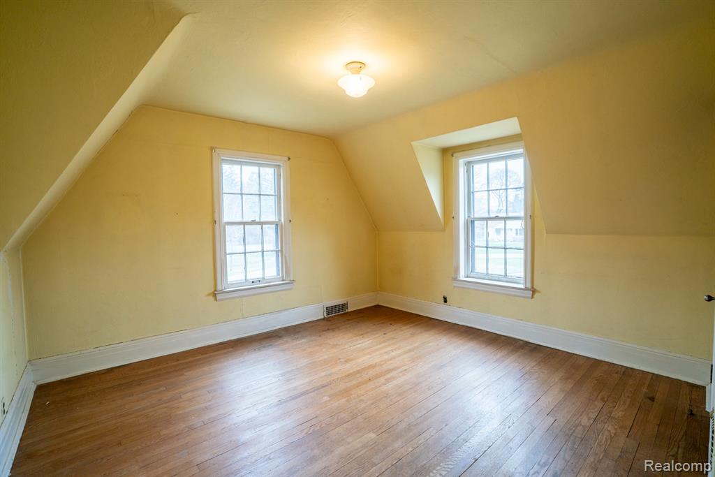 26470 Meadowood Court S, Lathrup Village, MI 48076 — Photo 14