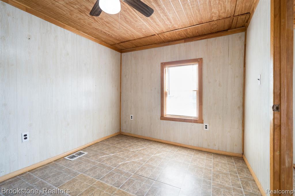 101 Tebeau Court, Auburn Hills, MI 48326 — Photo 9