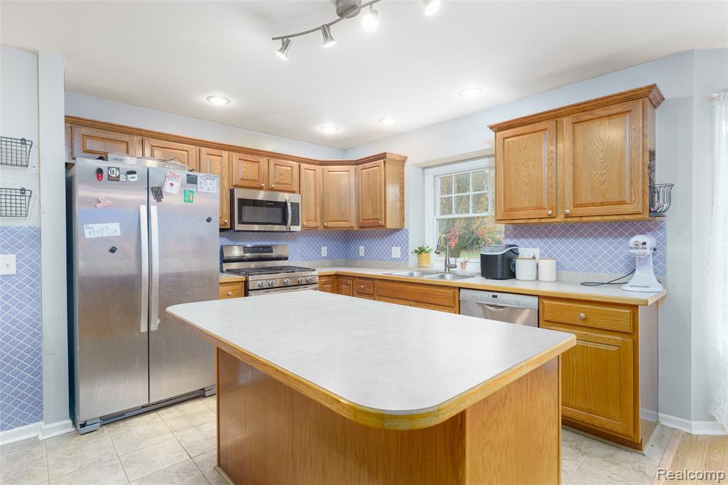 10887 Mackinaw Trail, Fowlerville, MI 48836 — Photo 5