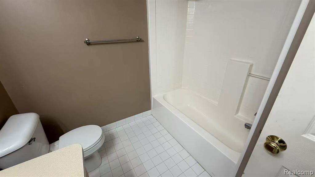 9107 Addington Drive, Walled Lake, MI 48390 — Photo 15