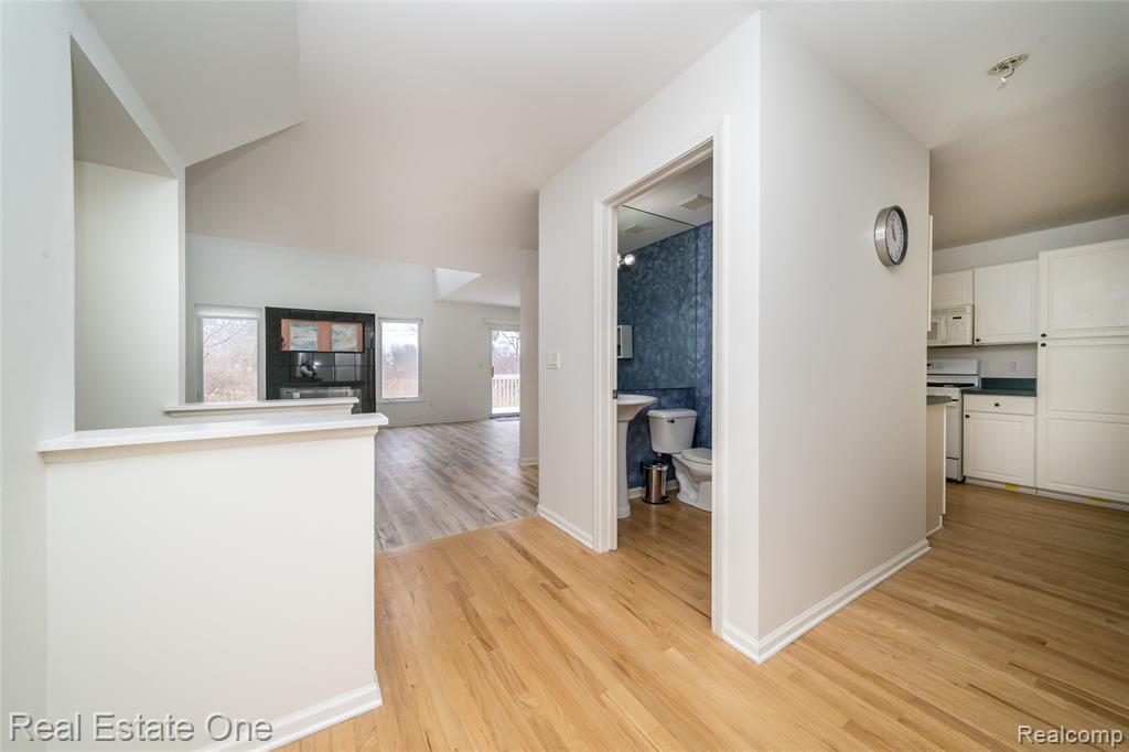 24099 Tana Court, Farmington, MI 48335 — Photo 10