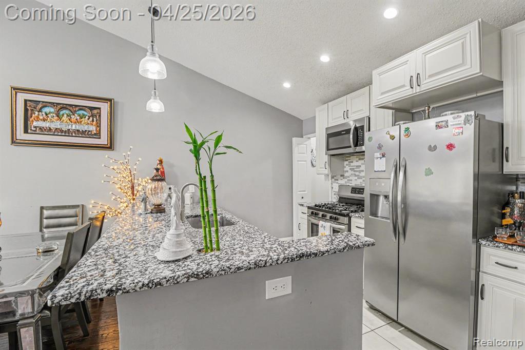 41326 Ambercrest Drive, Sterling Heights, MI 48314 — Photo 9