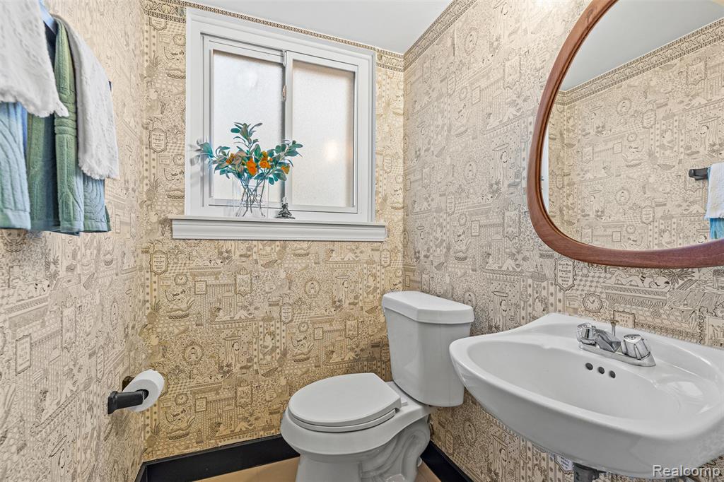 1716 Dover Court, Ypsilanti, MI 48198 — Photo 24
