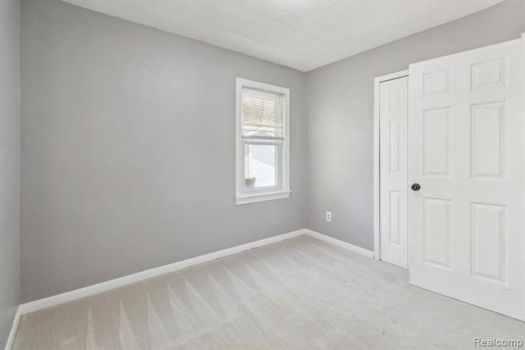 812 N KENWOOD Avenue, Royal Oak, MI 48067 — Photo 24
