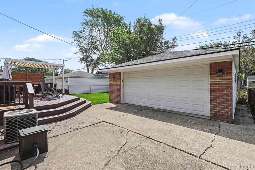 332 E Parker Avenue, Madison Heights, MI 48071 — Photo 34