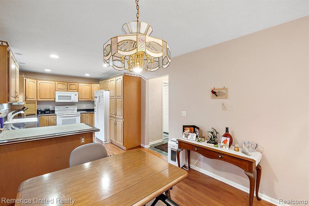 686 W CALEDONIA Street, Howell, MI 48843 — Photo 23