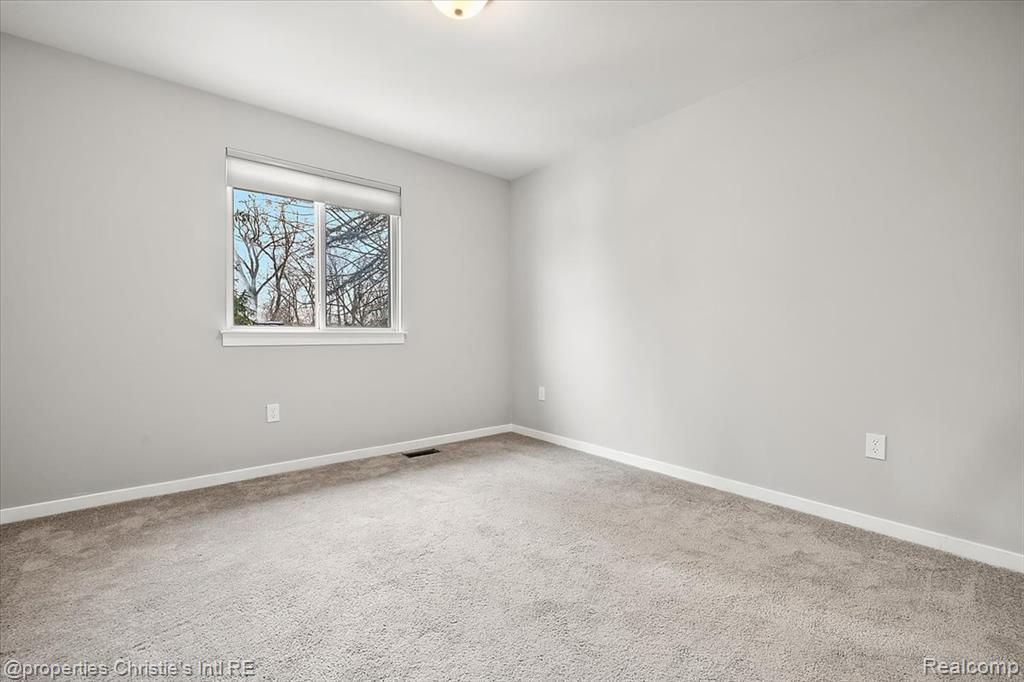 8740 Oak Ridge Trail, Westland, MI — Photo 25