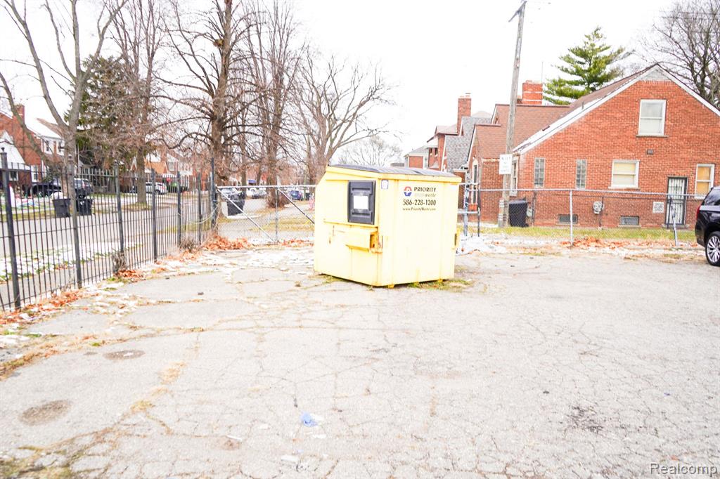 10820 WHITTIER Street, Detroit, MI 48224 — Photo 39