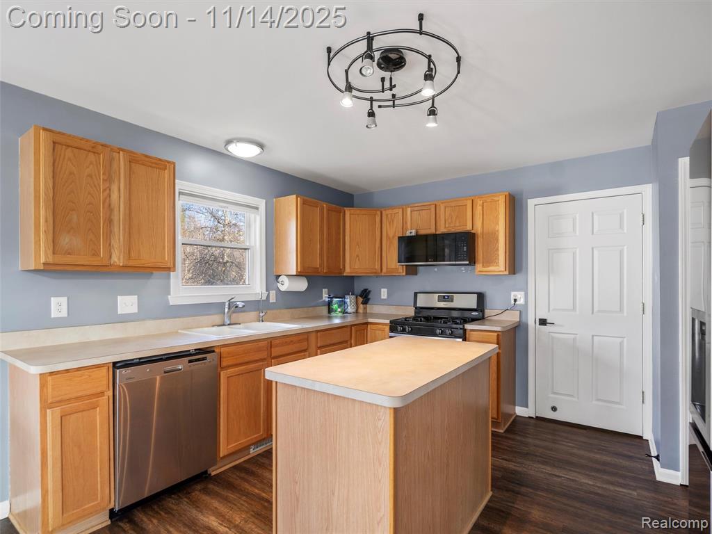 2397 Lorraina Lane, Hartland, MI 48353 — Photo 13