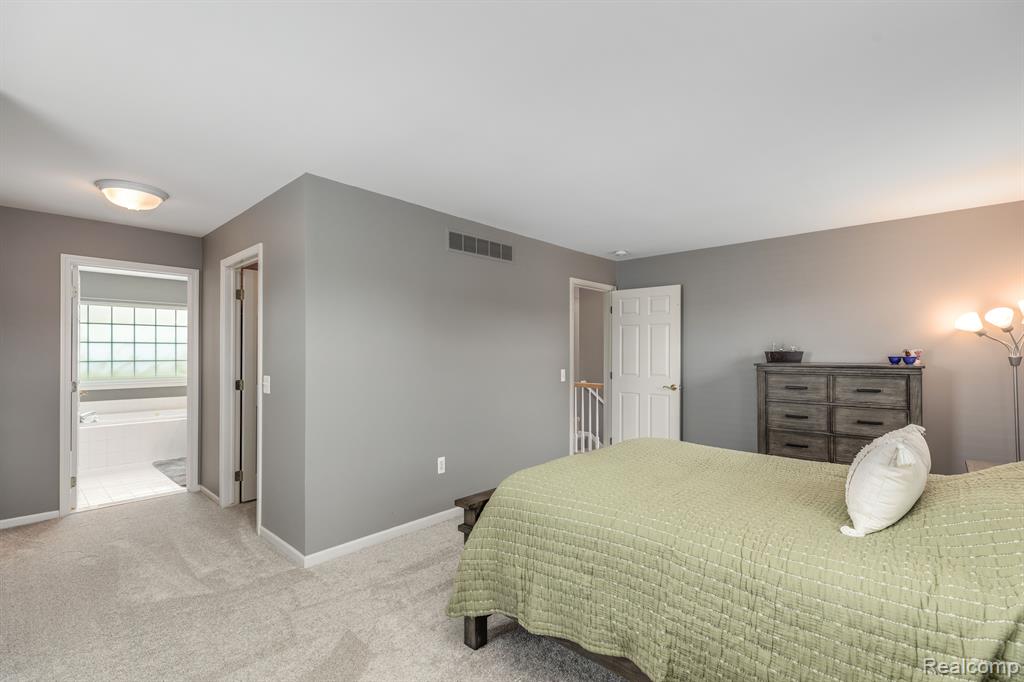 1018 SHETLAND Drive, South Lyon, MI 48178 — Photo 30