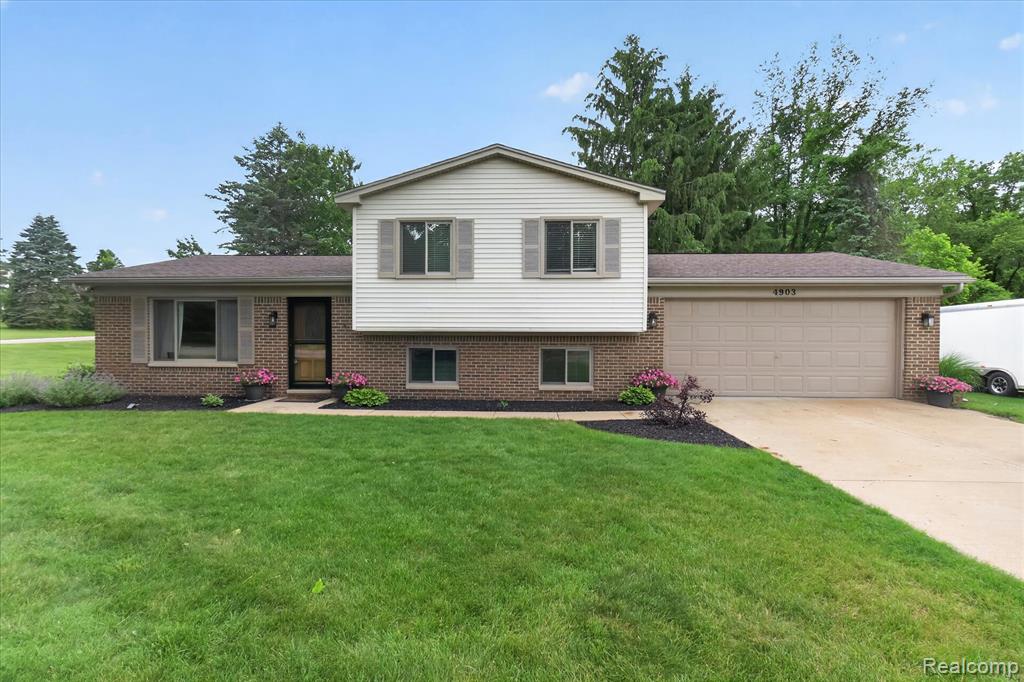 4903 Cape Town, Highland, MI 48356 — Photo 2