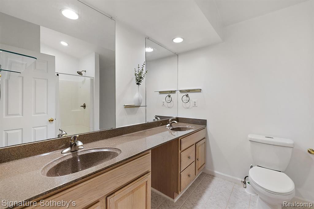 423 HAWTHORN Avenue, Royal Oak, MI 48067 — Photo 16