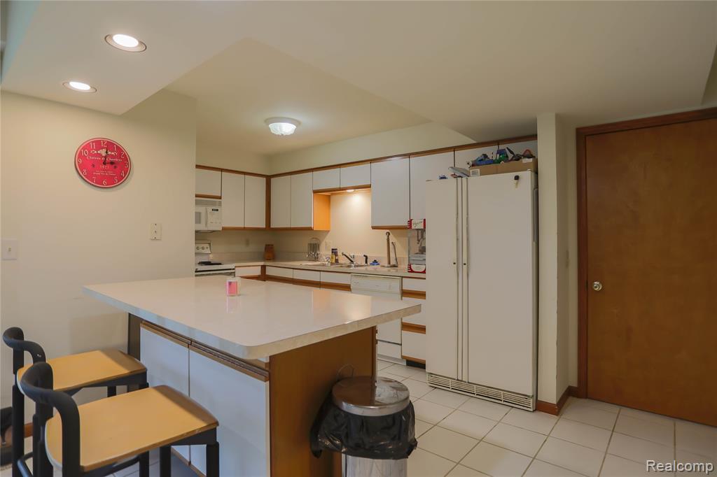 810 Box Canyon Court, Rochester Hills, MI 48309 — Photo 49