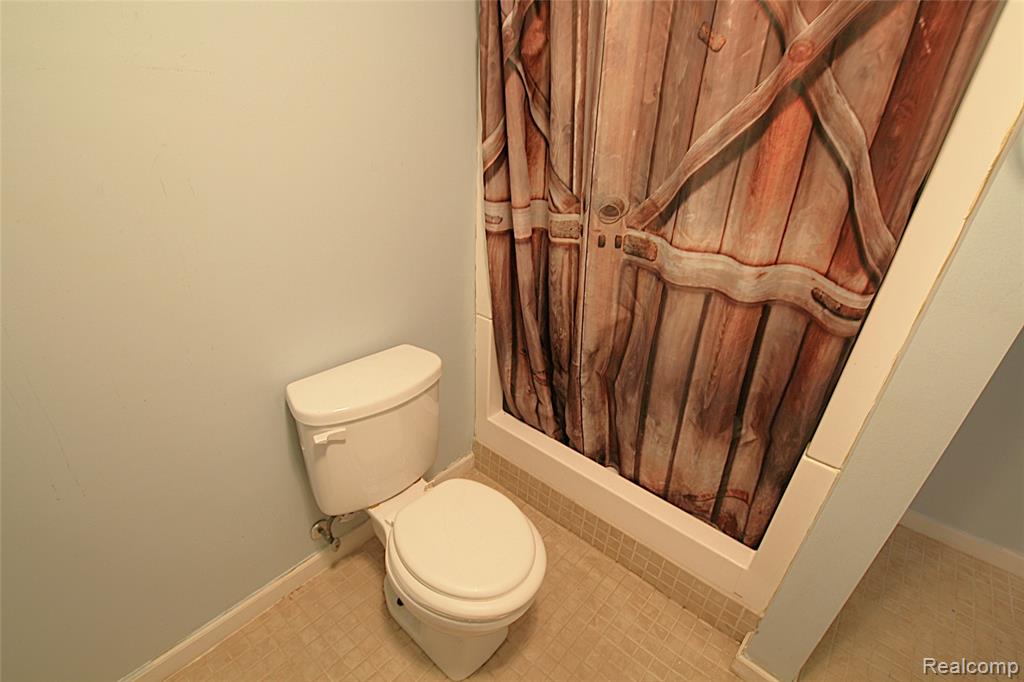 11152 Woodfield Parkway, Grand Blanc, MI 48439 — Photo 35