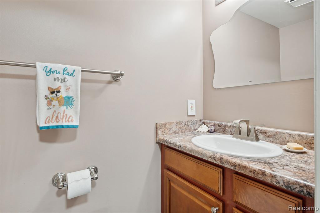 22040 EDGEWATER, Novi, MI — Photo 34