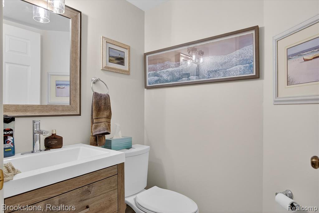 30 Pine Tree Ridge Drive, Waterford, MI, 48327