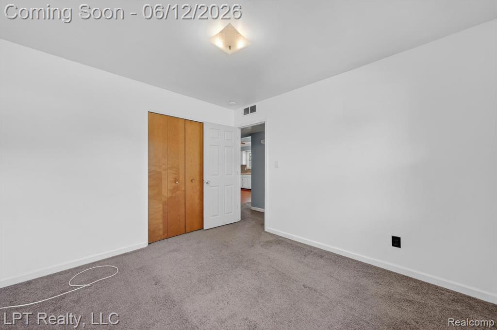806 E Barrett Avenue, Madison Heights, MI 48071 — Photo 17