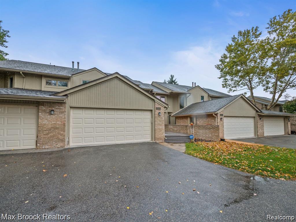 4231 Foxpointe Drive, West Bloomfield, MI 48323 — Photo 2