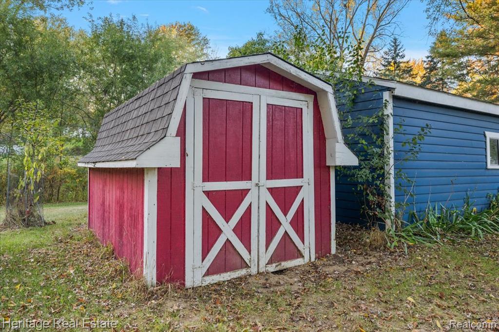 827 Alberta Street, Auburn Hills, MI 48326 — Photo 40