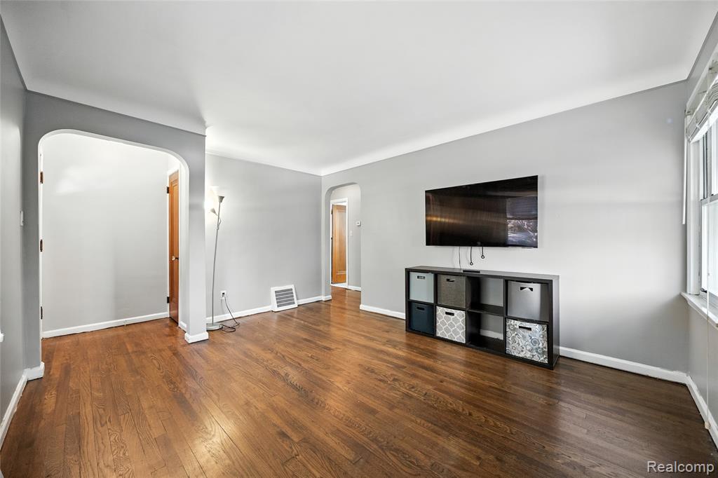 8420 Warren Boulevard, Center Line, MI 48015 — Photo 7