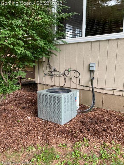 1465 BEACHLAND Boulevard, Keego Harbor, MI 48320 — Photo 5