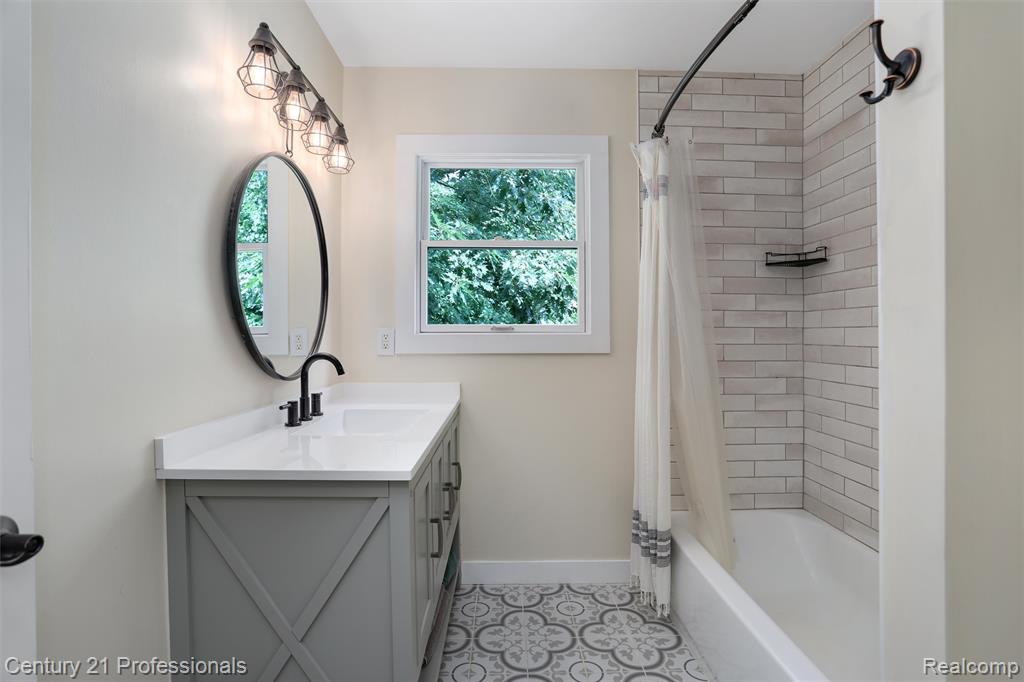 9884 Forest Ridge Drive, Clarkston, MI 48348 — Photo 25