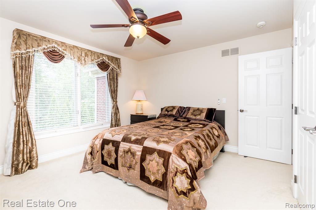 18090 Peninsula Way, Northville, MI 48168 — Photo 70