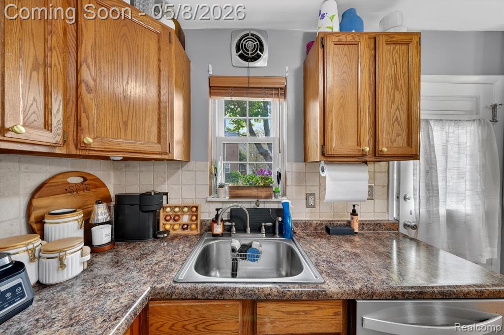 22927 Lakeshore Drive, Saint Clair Shores, MI 48080 — Photo 17