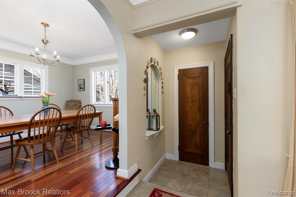 831 W OAKRIDGE Street, Ferndale, MI 48220 — Photo 5