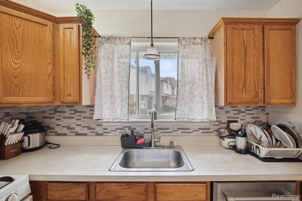 44563 SAVERY Drive, Canton, MI 48187 — Photo 11