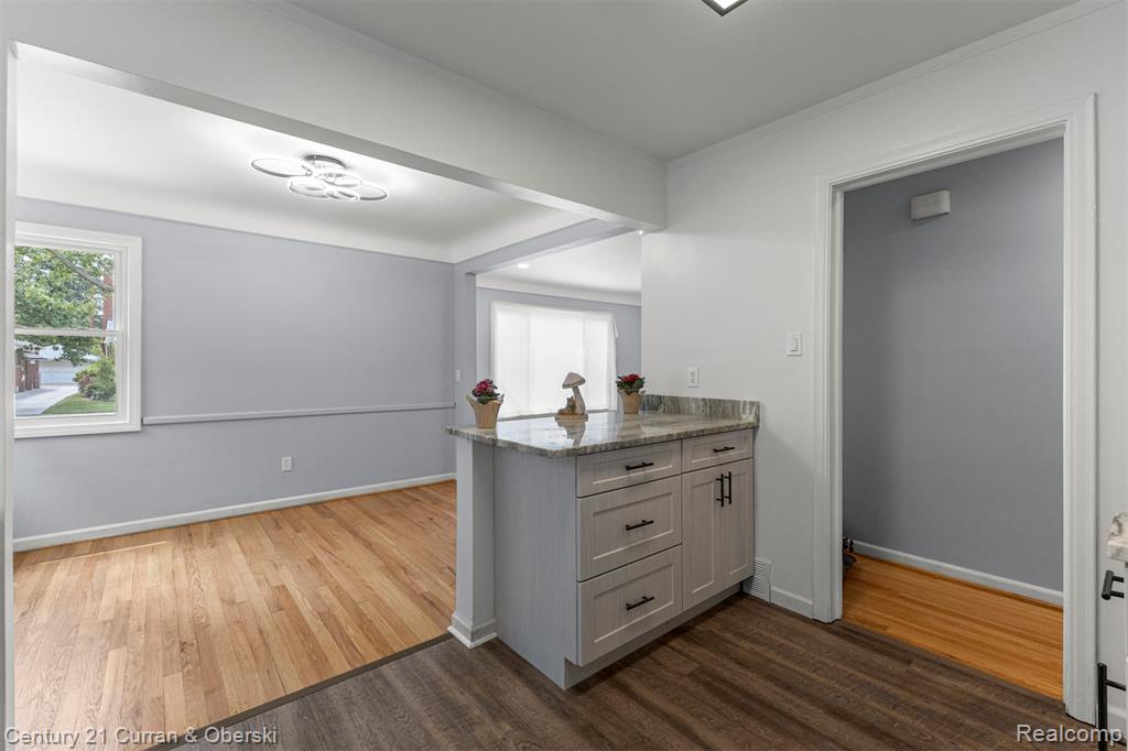 8276 Riverview Street, Dearborn Heights, MI 48127 — Photo 14
