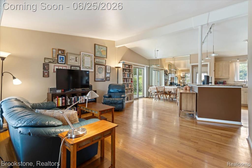 24210 Beverly Street, Oak Park, MI 48237 — Photo 2