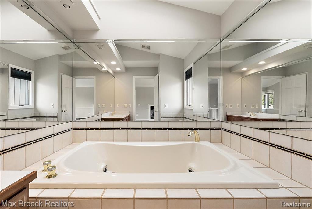 1317 Castlewood Drive, White Lake, MI — Photo 27