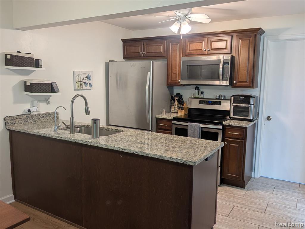 995 N Cass Lake Road, 218, Waterford, MI 48328 — Photo 4