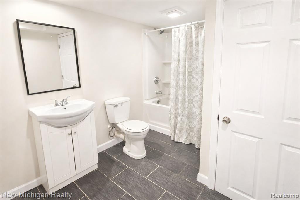 1105 Woodnoll Drive, Flint, MI 48507 — Photo 26